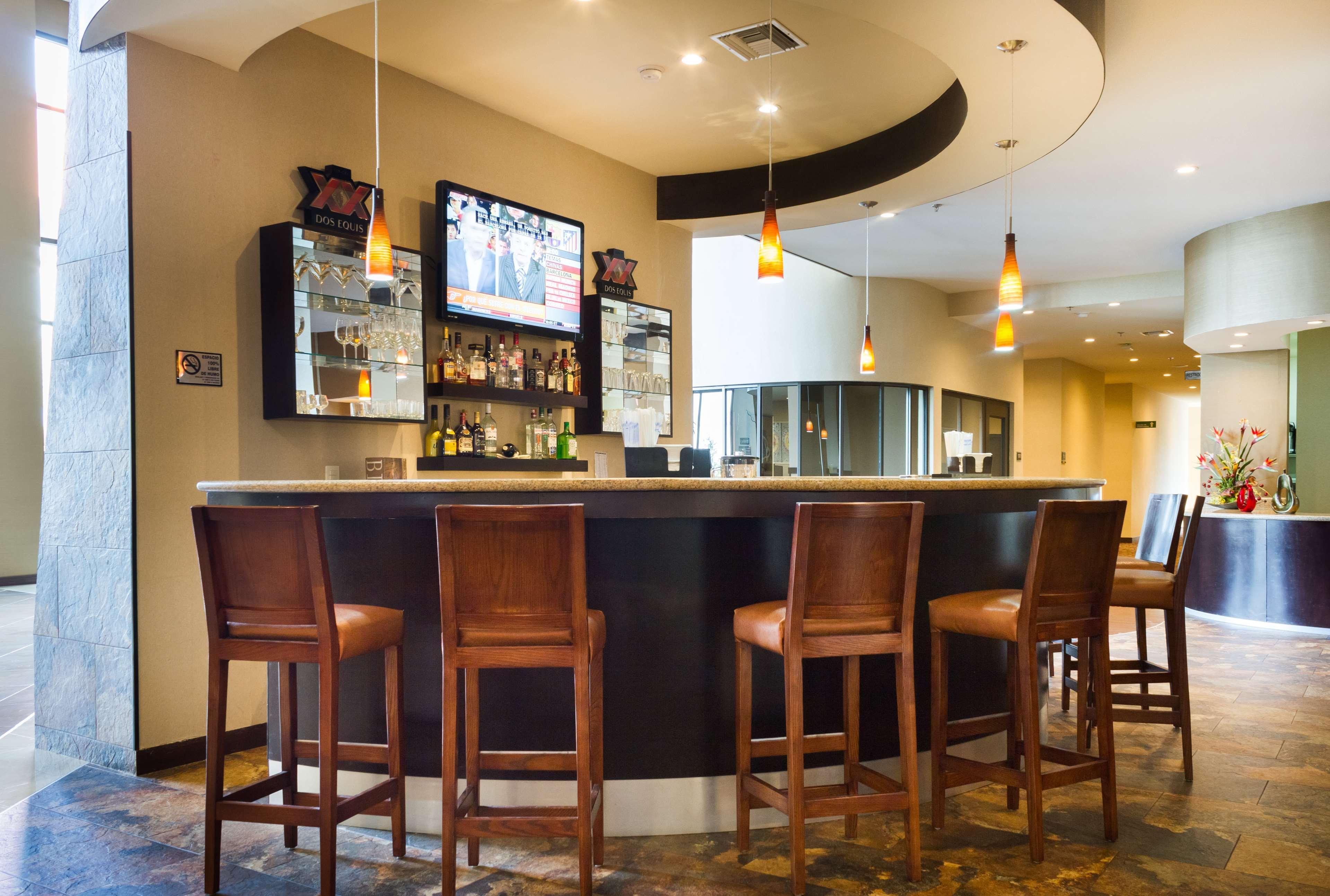 Best Western Premier Monterrey Aeropuerto Apodaca Exterior photo The bar at the Westin