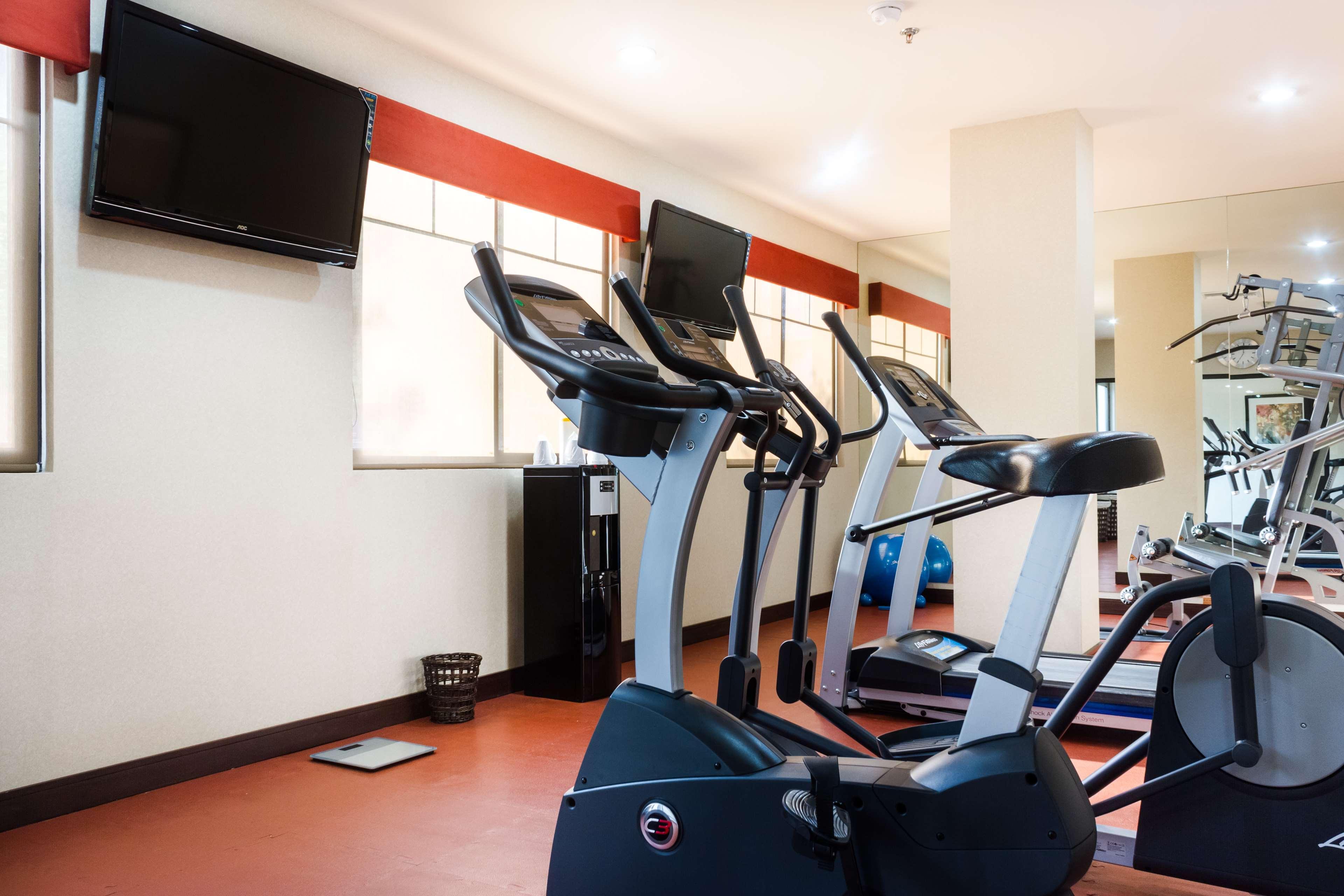 Best Western Premier Monterrey Aeropuerto Apodaca Exterior photo The gym at the hotel