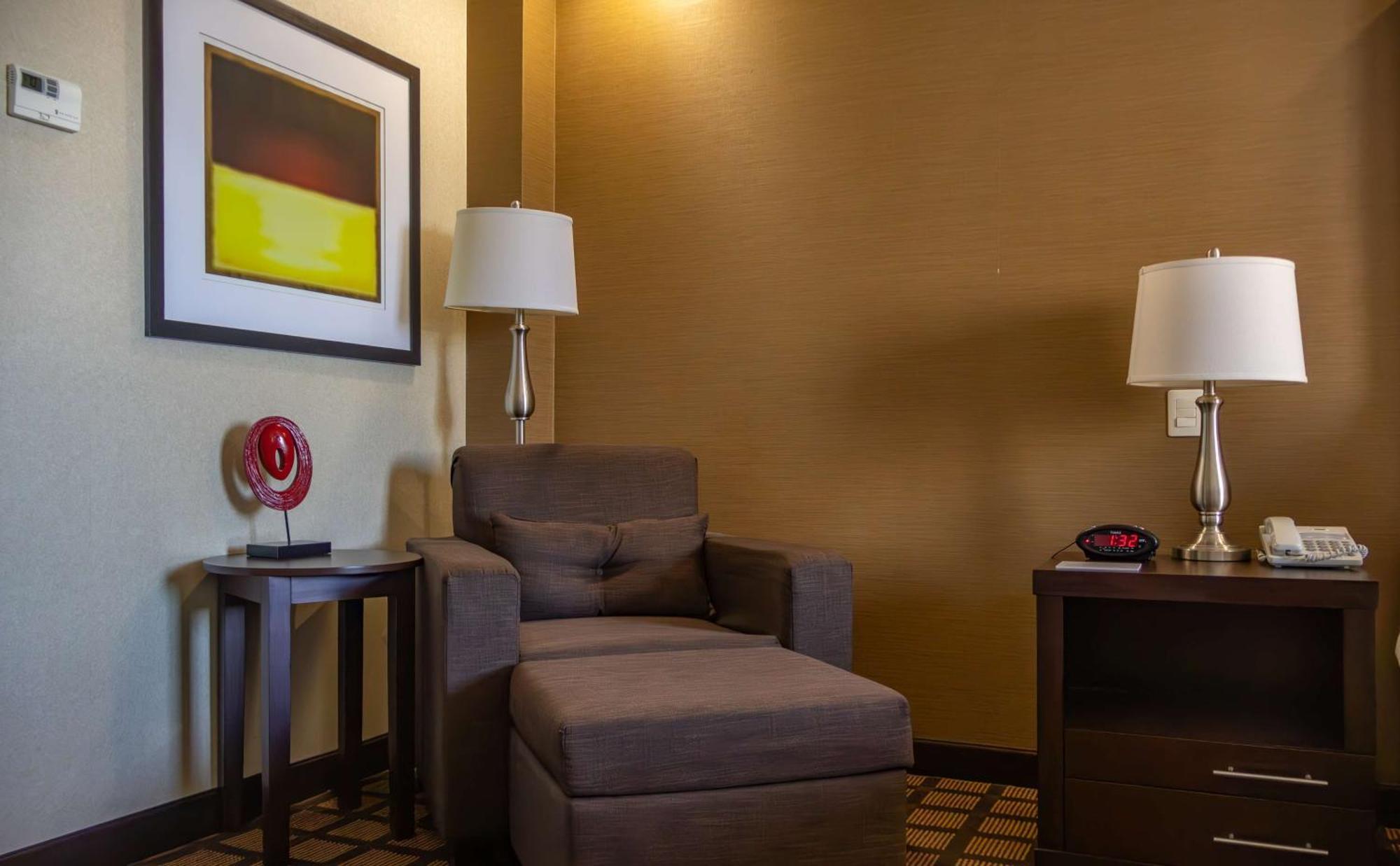 Best Western Premier Monterrey Aeropuerto Apodaca Exterior photo A room at the Residence Inn